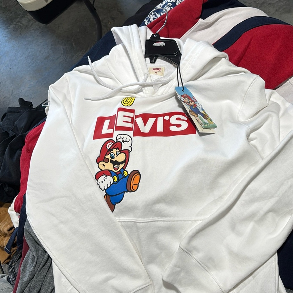 Levi’s Super Mario graphic Hoodie nwt XS